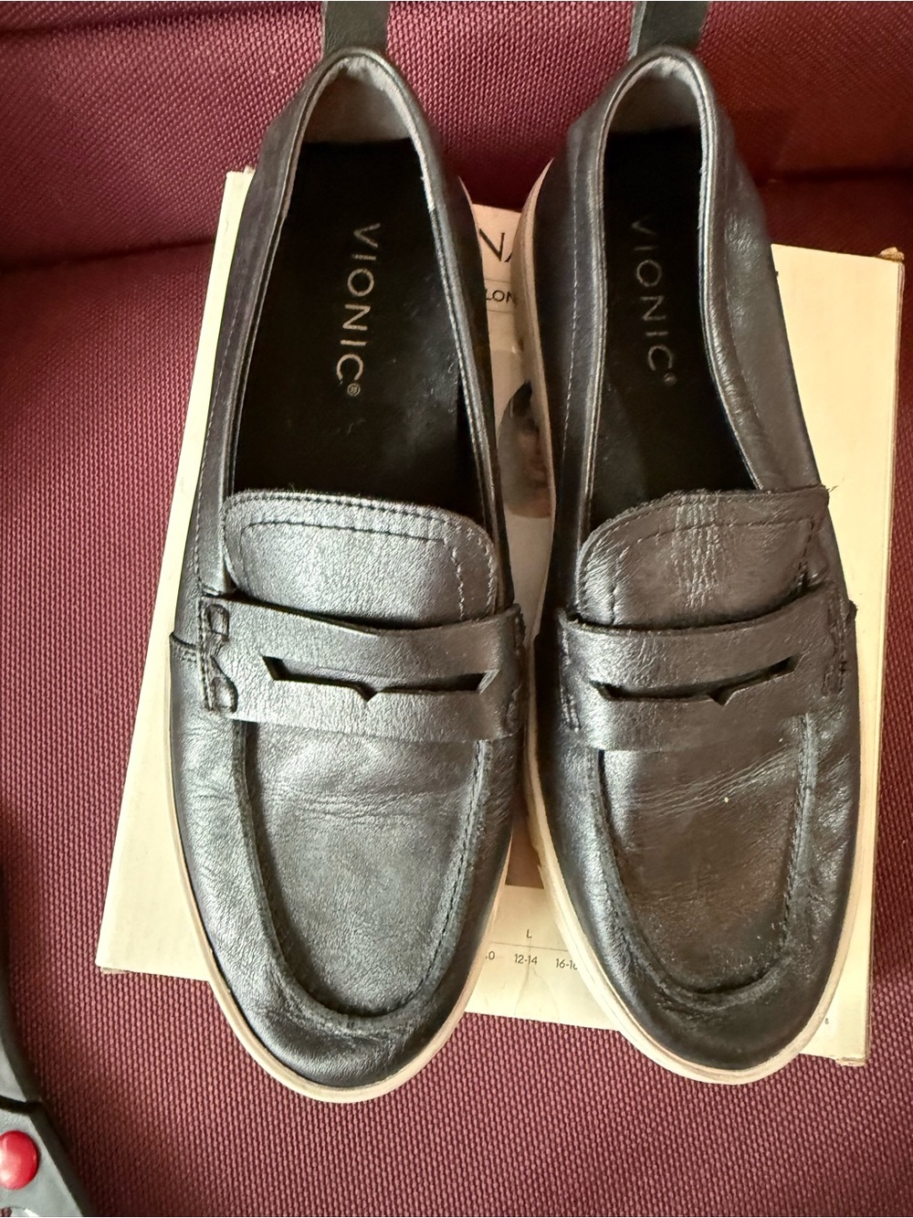 Vionic Men's Black Leather Penny Loafers